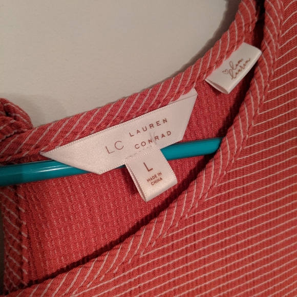 Half sleeve flowy shirt - Picture 3 of 4